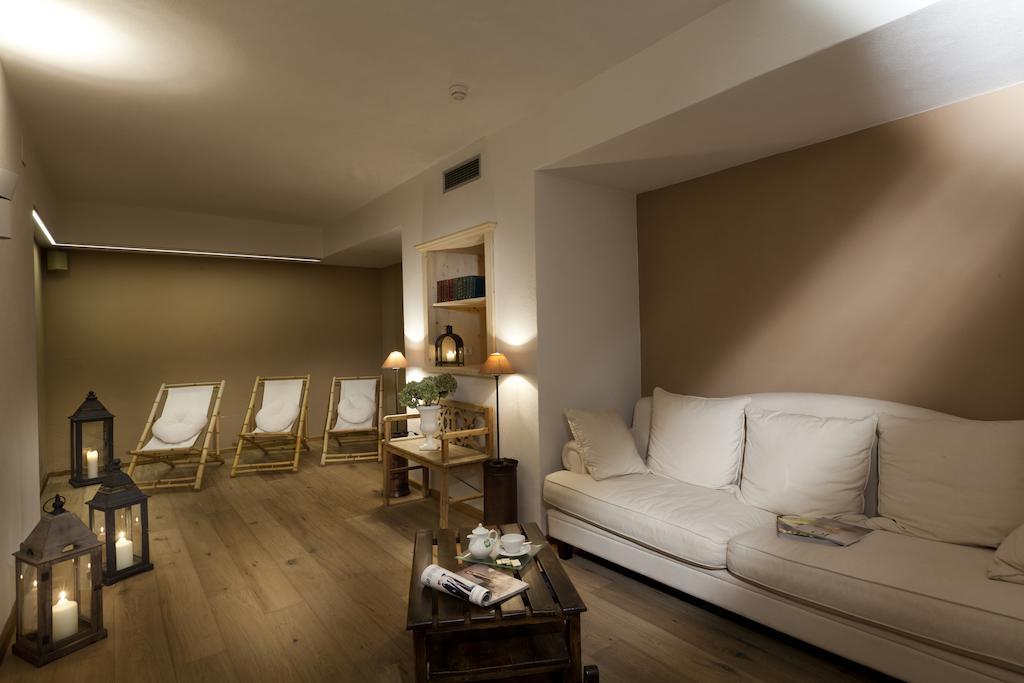 Hotel Table Corvara In Badia Exterior photo
