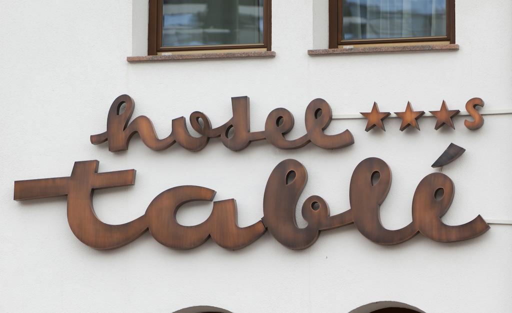 Hotel Table Corvara In Badia Exterior photo