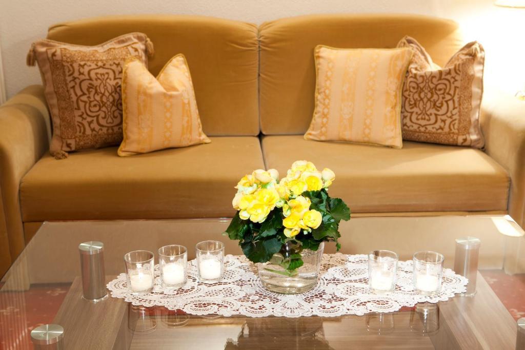 Hotel Table Corvara In Badia Room photo